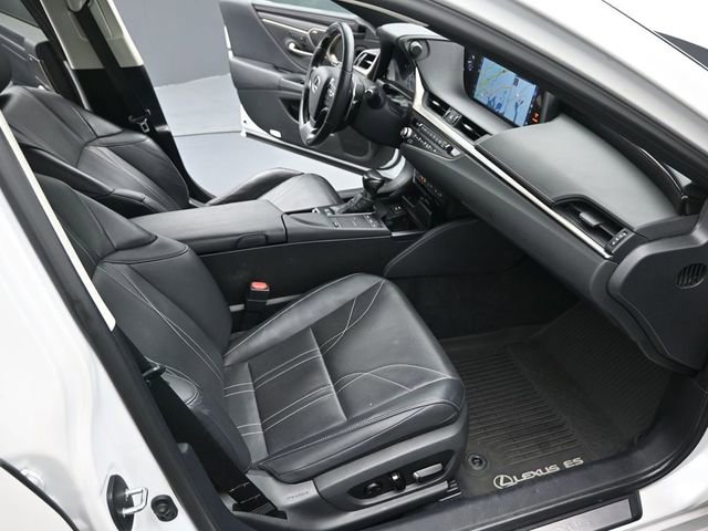 Used 2021 Lexus ES 300h w/ Accessory Package image 31