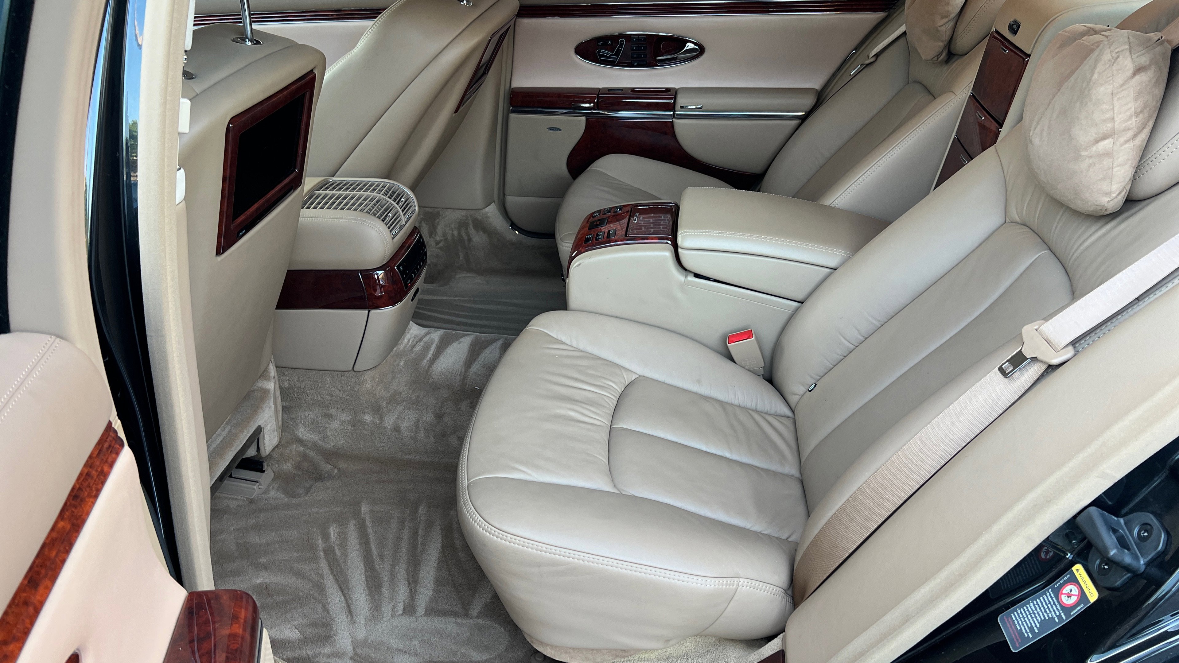Used 2004 Maybach 57 sedan image 9