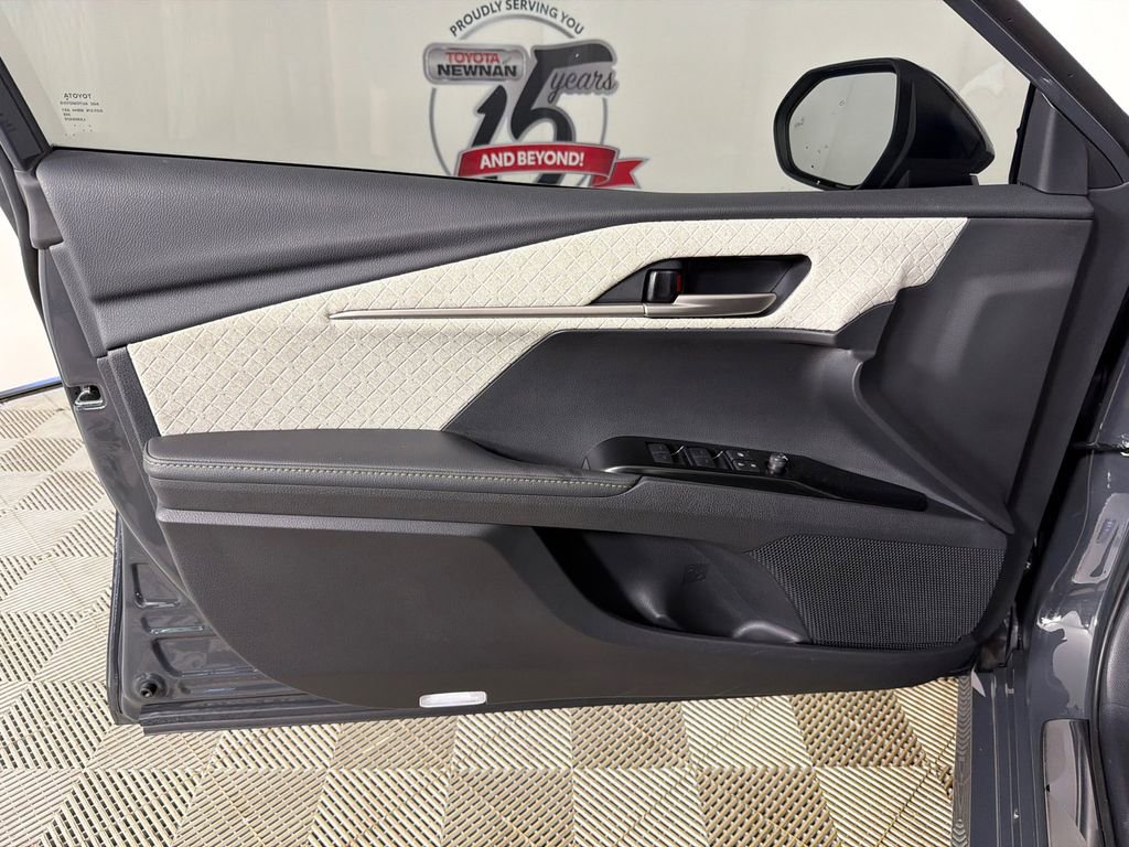 Used 2025 Toyota Camry XLE image 11