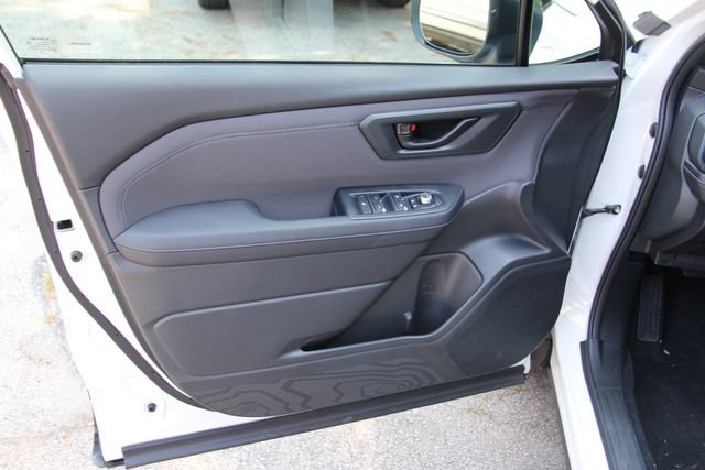 Used 2025 Subaru Forester Premium AWD/4WD image 16