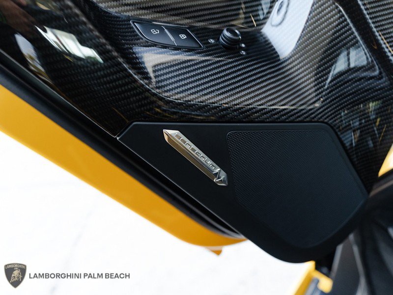 Used 2021 Lamborghini Aventador SVJ image 35