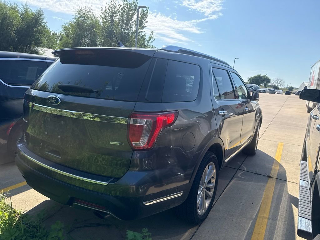 Used 2018 Ford Explorer Limited w/ Equipment Group 301A AWD/4WD image 3