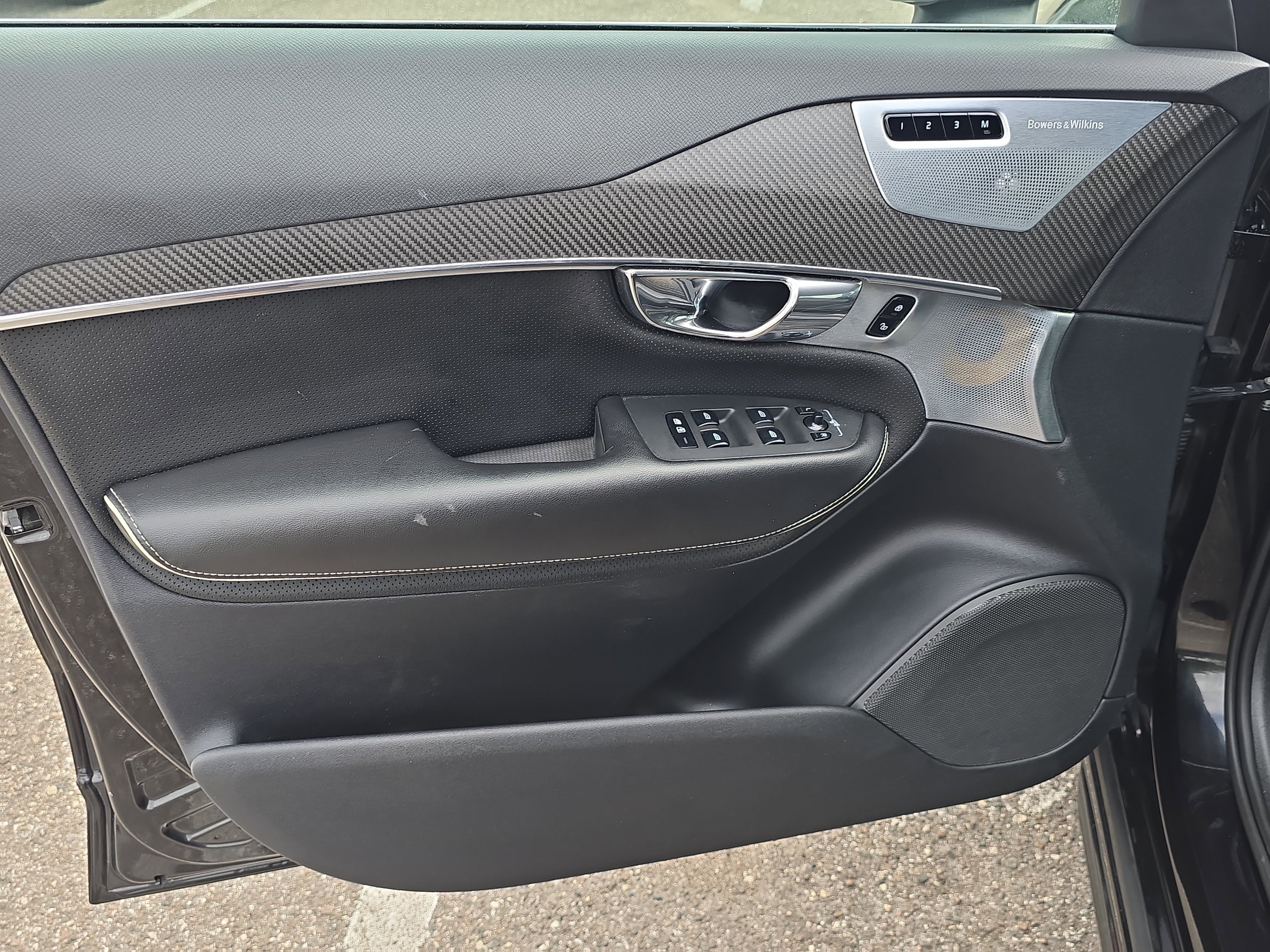 Used 2016 Volvo XC90 T8 R-Design w/ Vision Package image 17