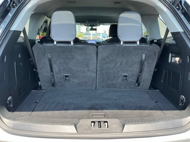 Used 2024 Ford Explorer XLT w/ Equipment Group 202A AWD/4WD image 23