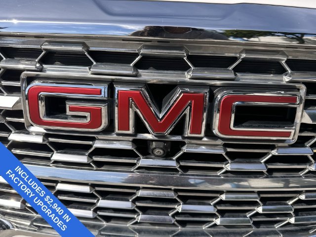 Used 2024 GMC Terrain Denali w/ Denali Premium Package AWD/4WD image 10