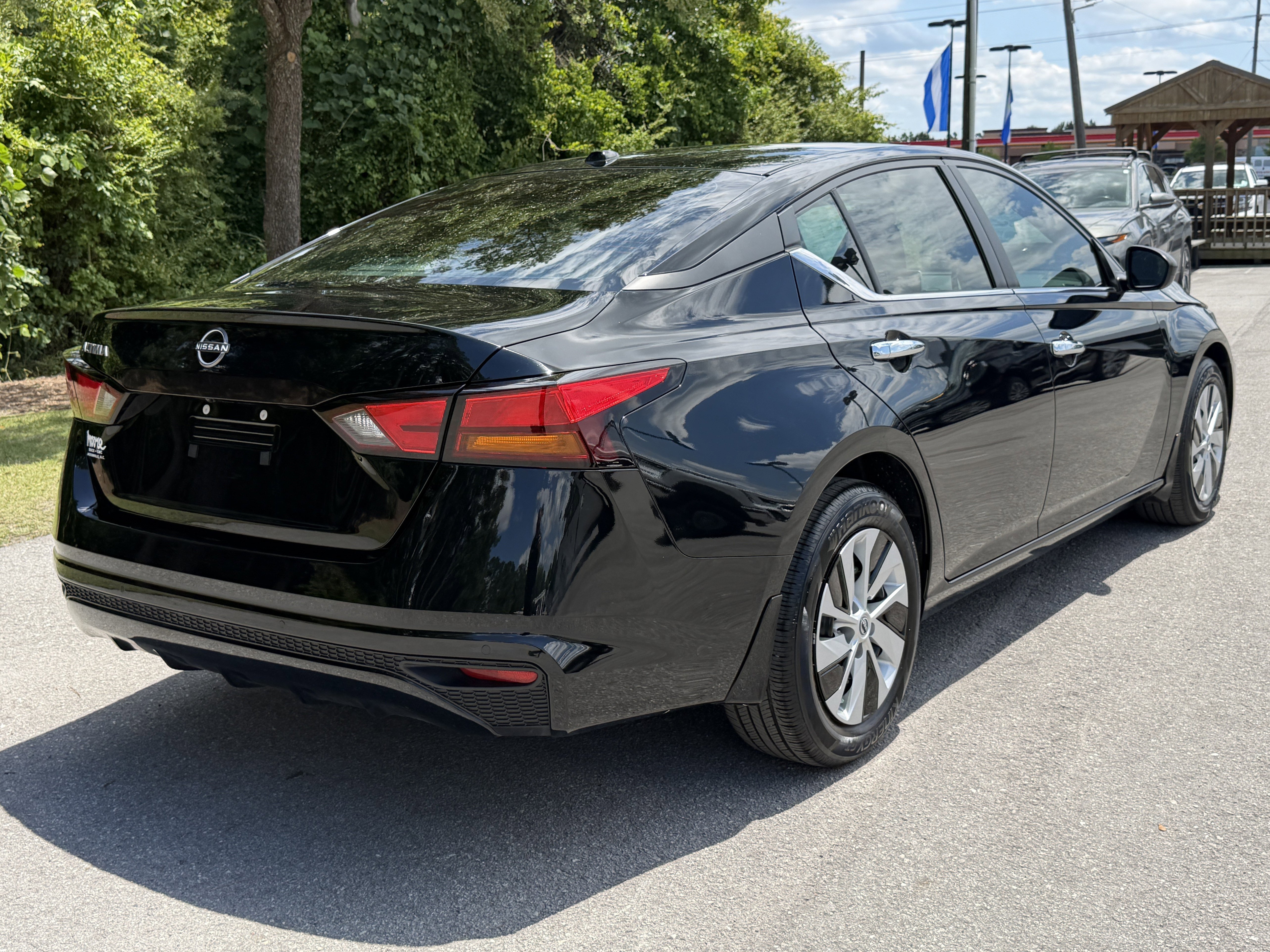 Used 2025 Nissan Altima 2.5 S FWD image 32