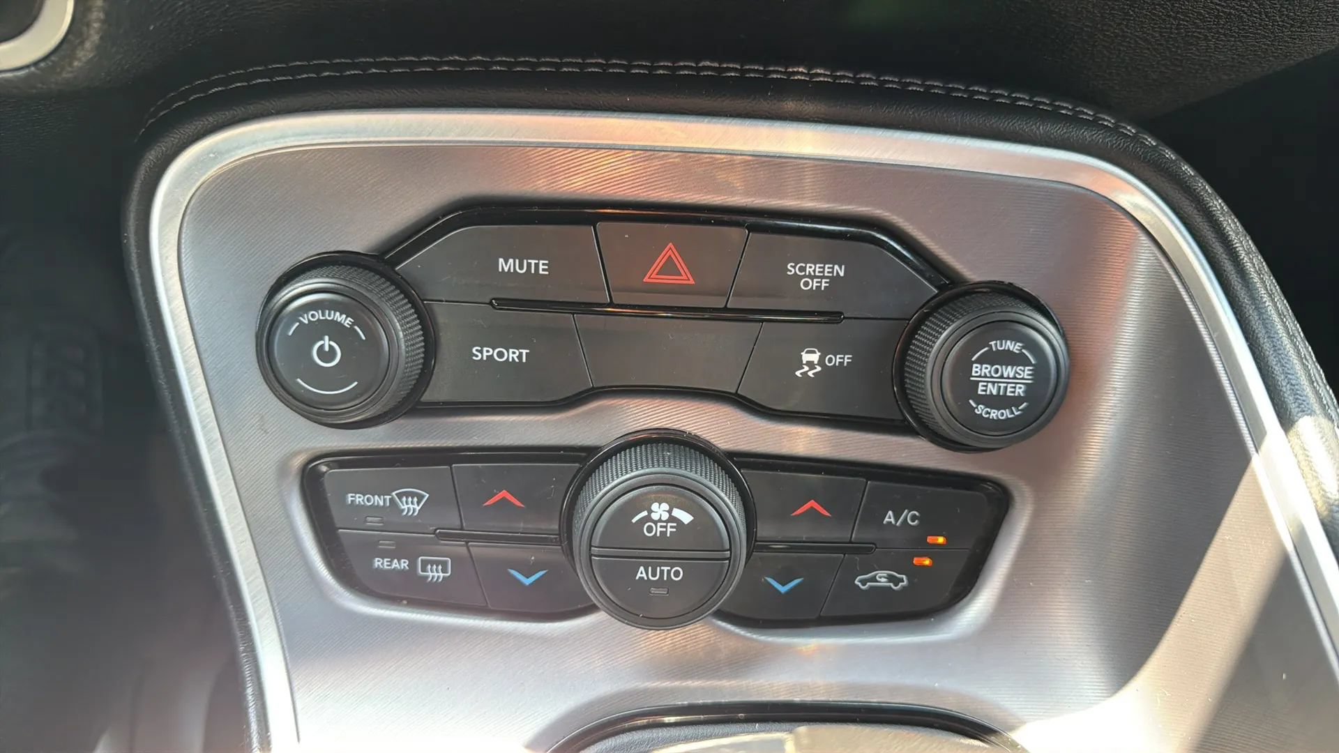 Used 2022 Dodge Challenger SXT RWD image 18