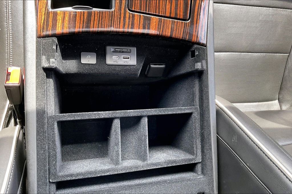 Used 2022 Cadillac Escalade Premium Luxury image 15