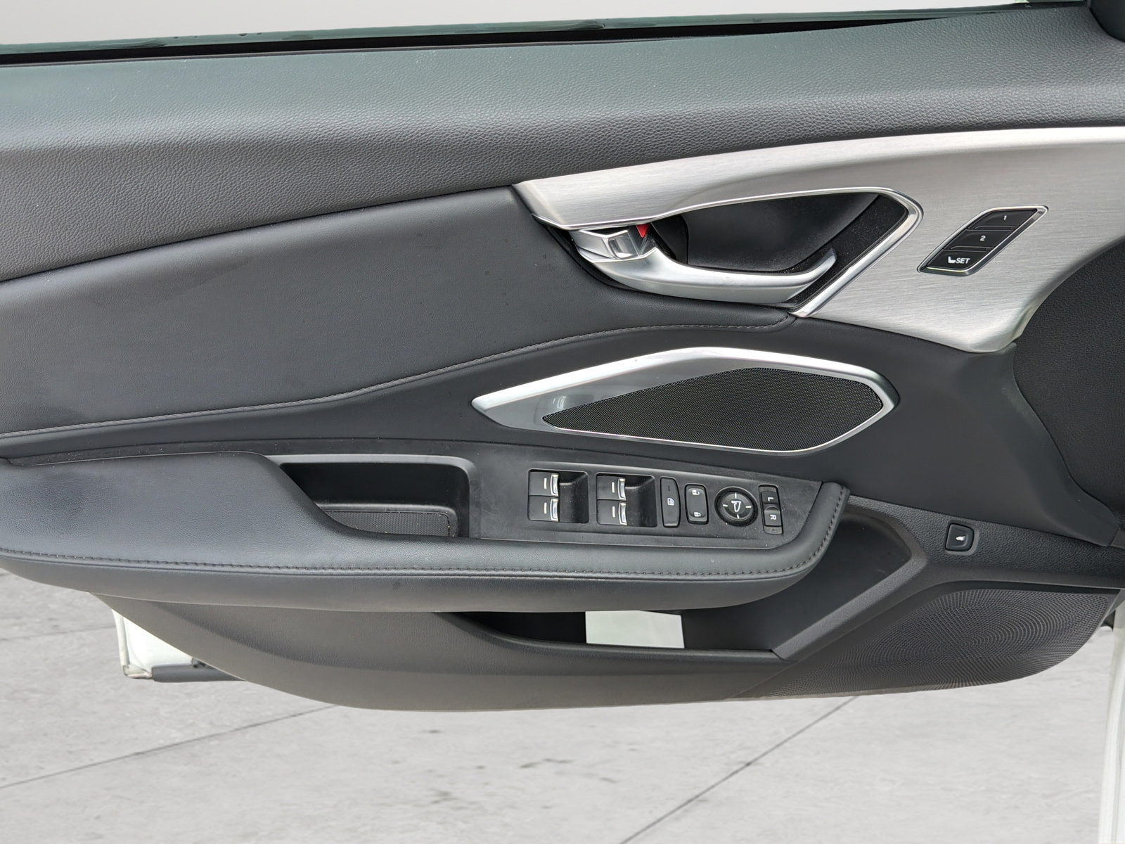 Used 2024 Acura RDX SH-AWD image 31