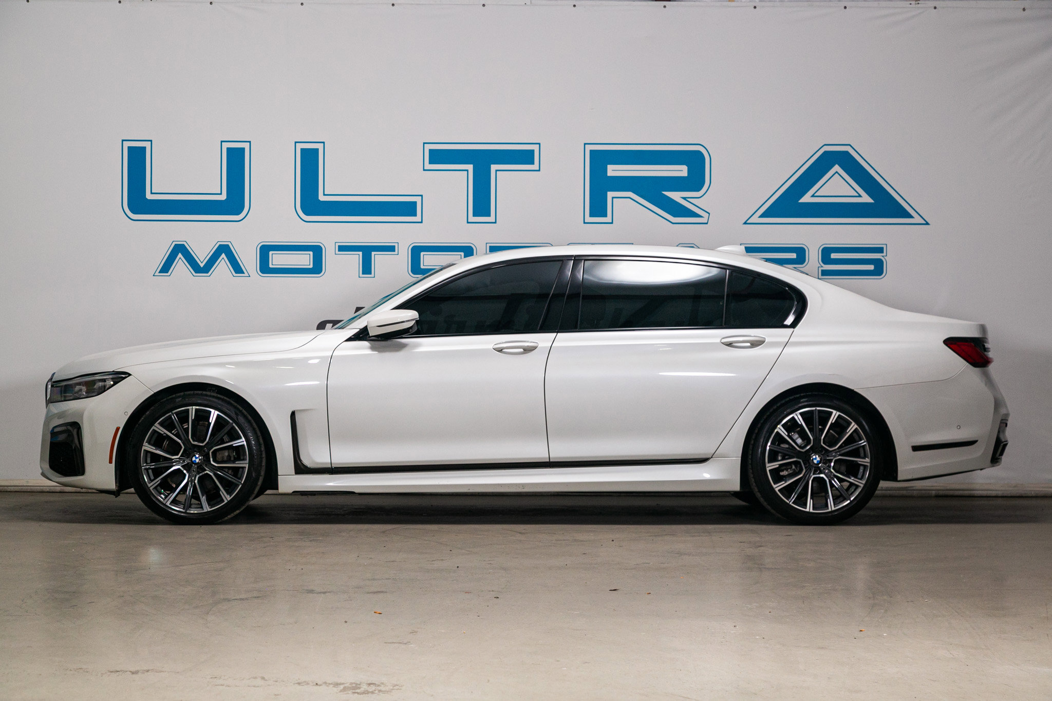 Used 2020 BMW 740i 740i Sedan w/ Luxury Rear Seating Package image 3