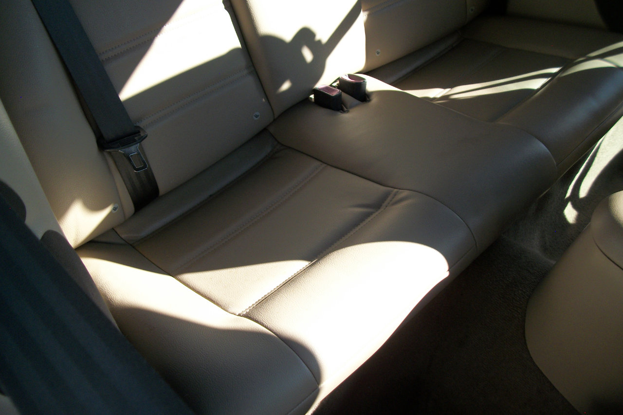 Used 2004 Ford Mustang Deluxe Convertible image 10