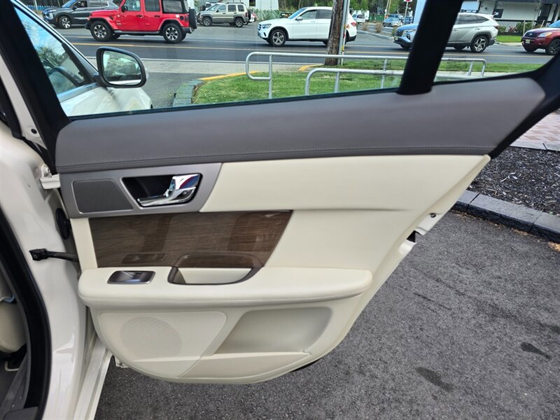 Used 2009 Jaguar XF Supercharged RWD image 26