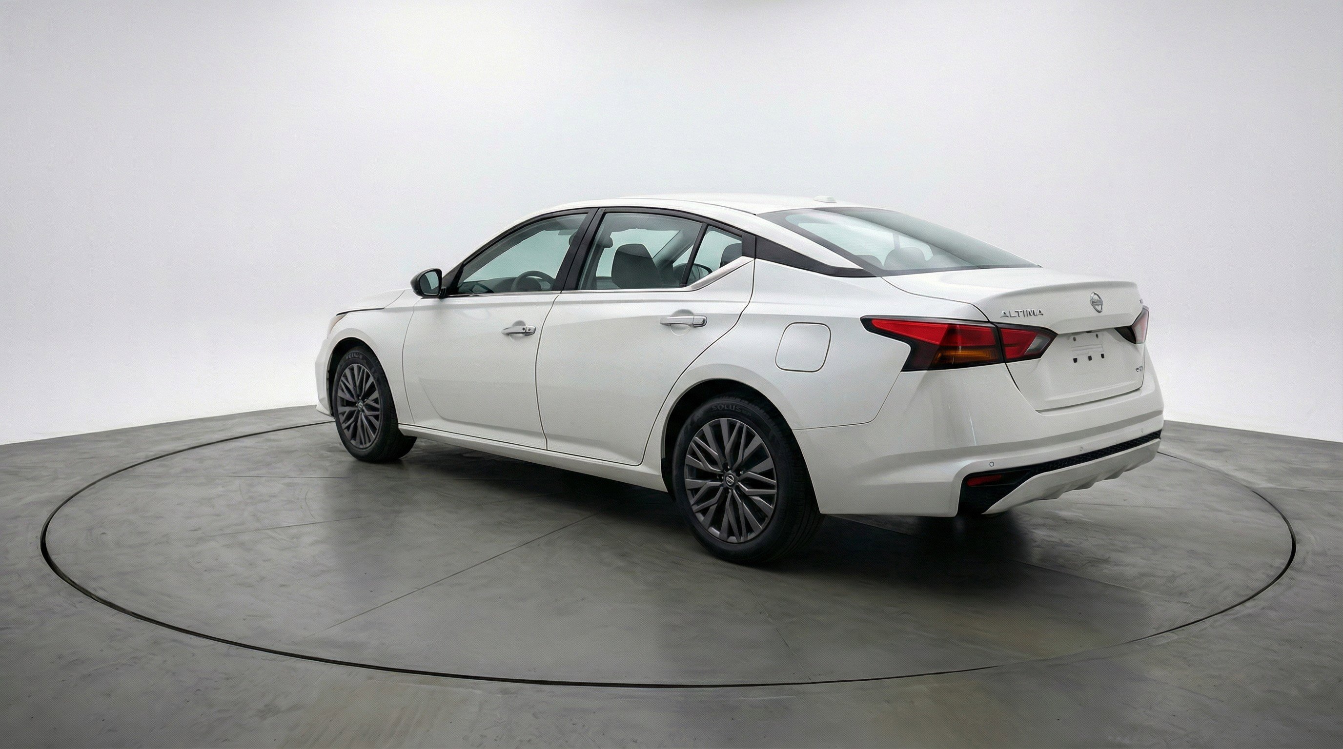 Used 2025 Nissan Altima 2.5 SV FWD image 6