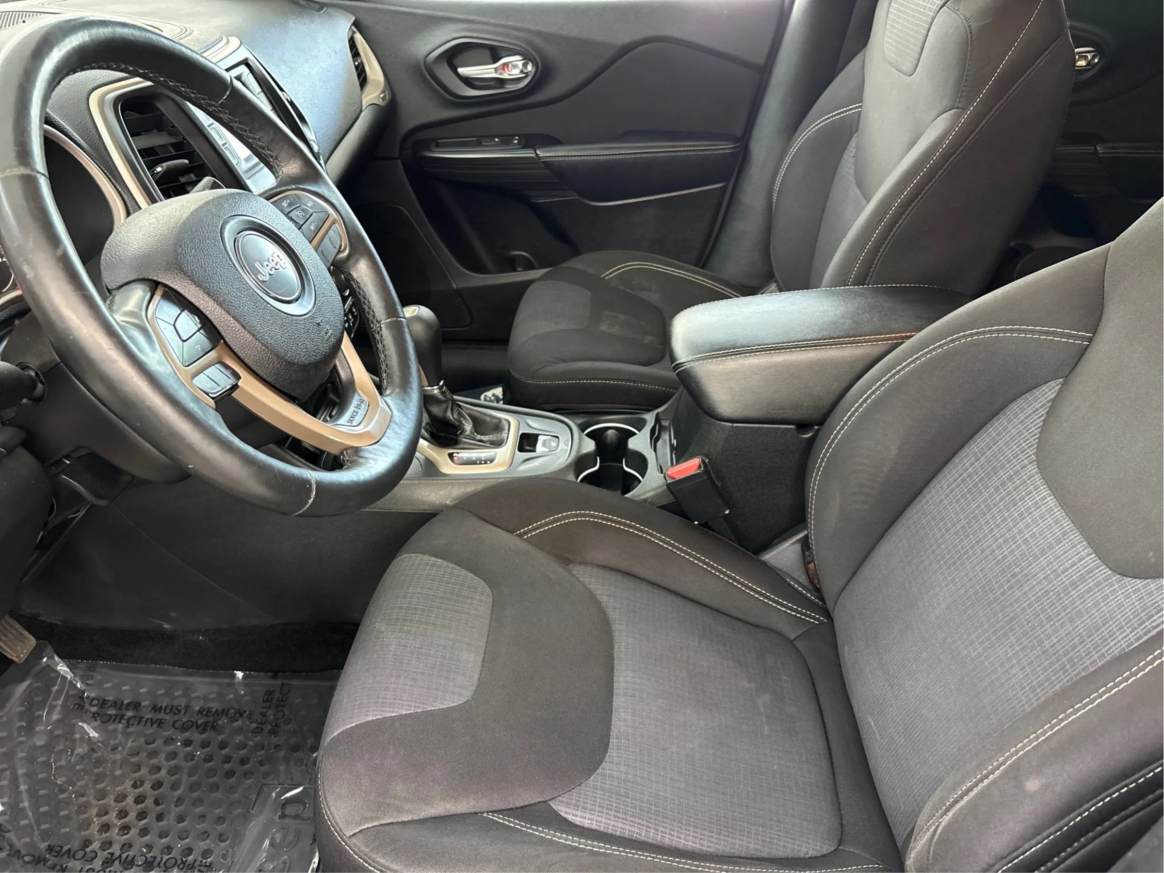 Used 2015 Jeep Cherokee Latitude w/ Cold Weather Group AWD/4WD image 13