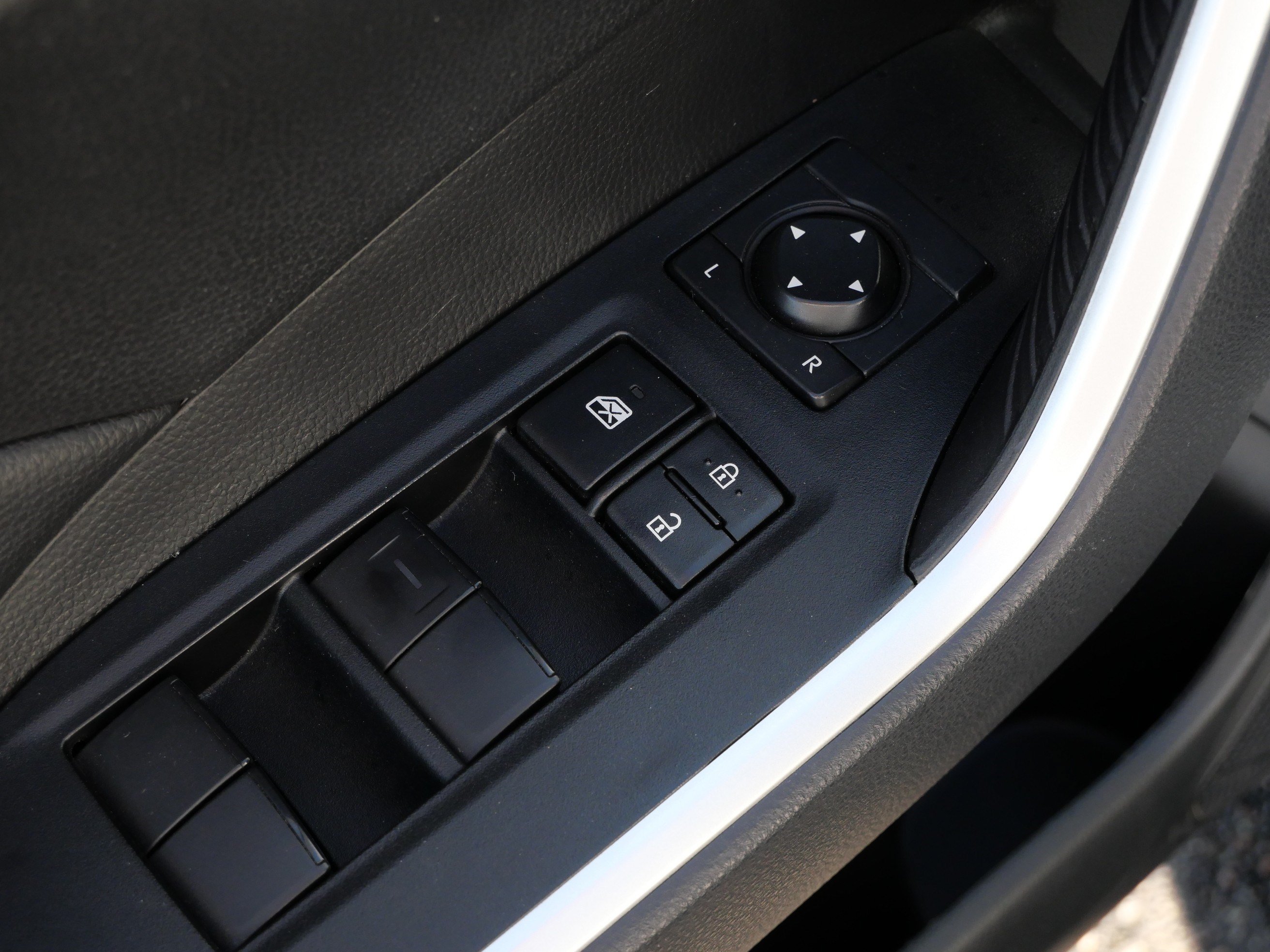 Certified 2025 Toyota RAV4 LE AWD/4WD image 19