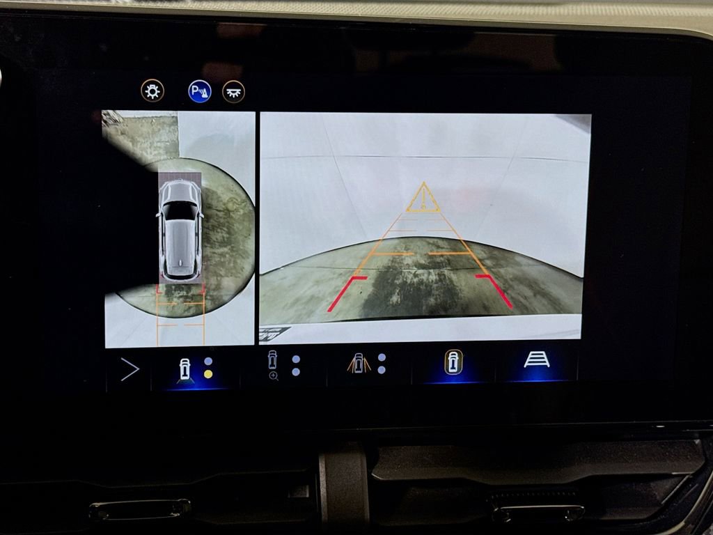 Certified 2025 Chevrolet Equinox RS w/ Safety and Technology Package image 12