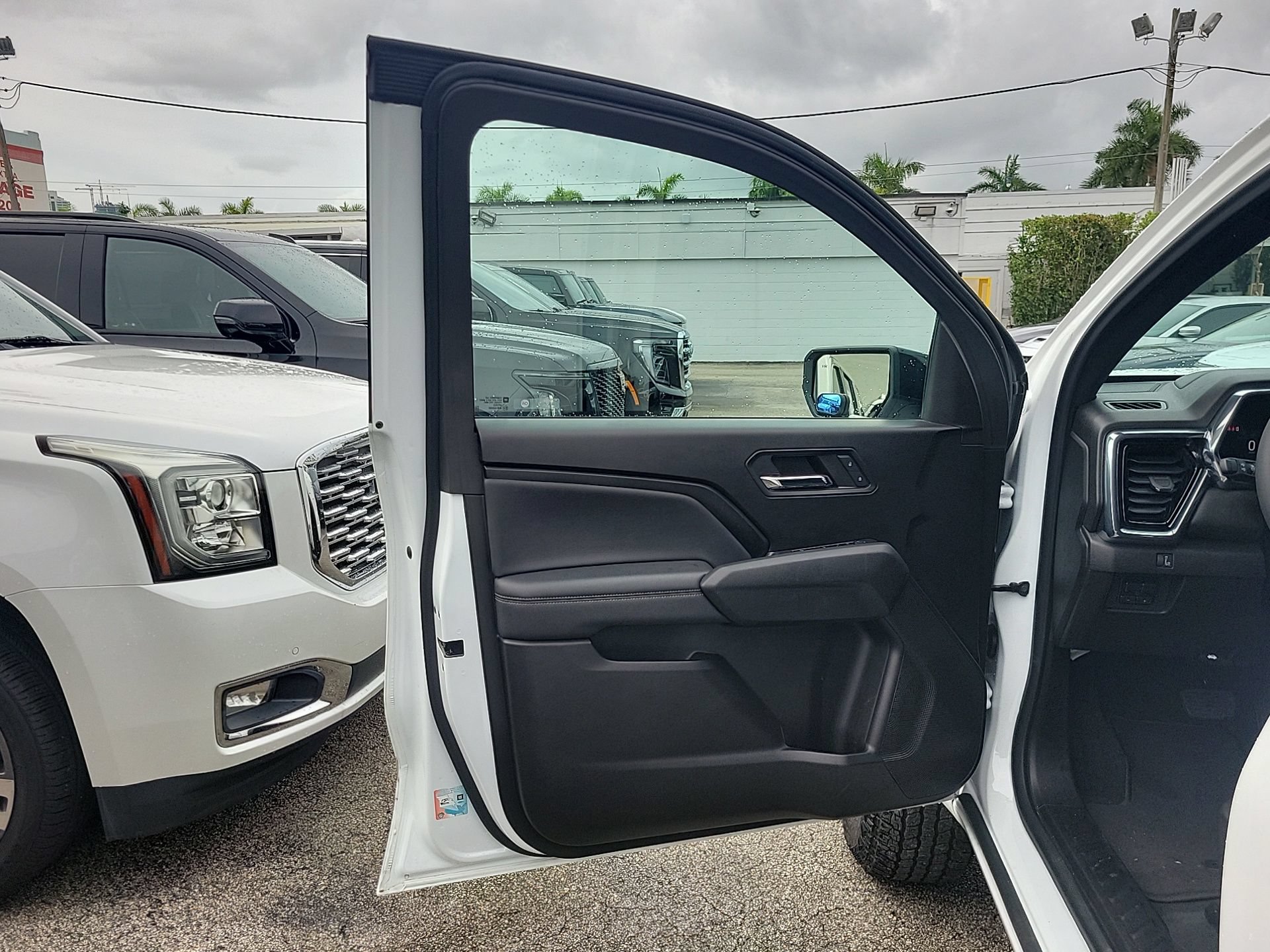 Used 2024 GMC Canyon Elevation w/ Convenience Package RWD image 17