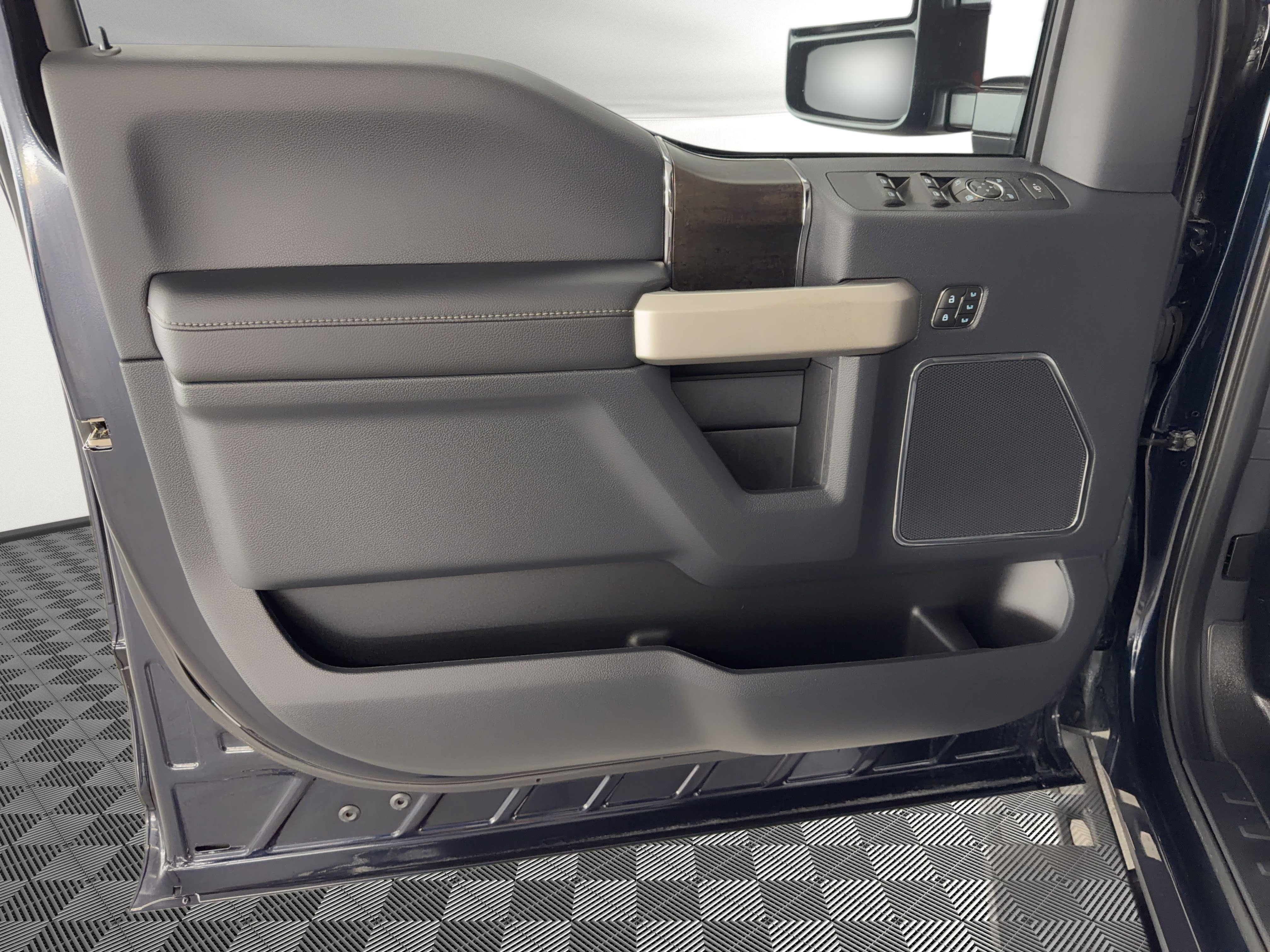 Used 2022 Ford F250 Lariat w/ Tremor Off-Road Package image 14