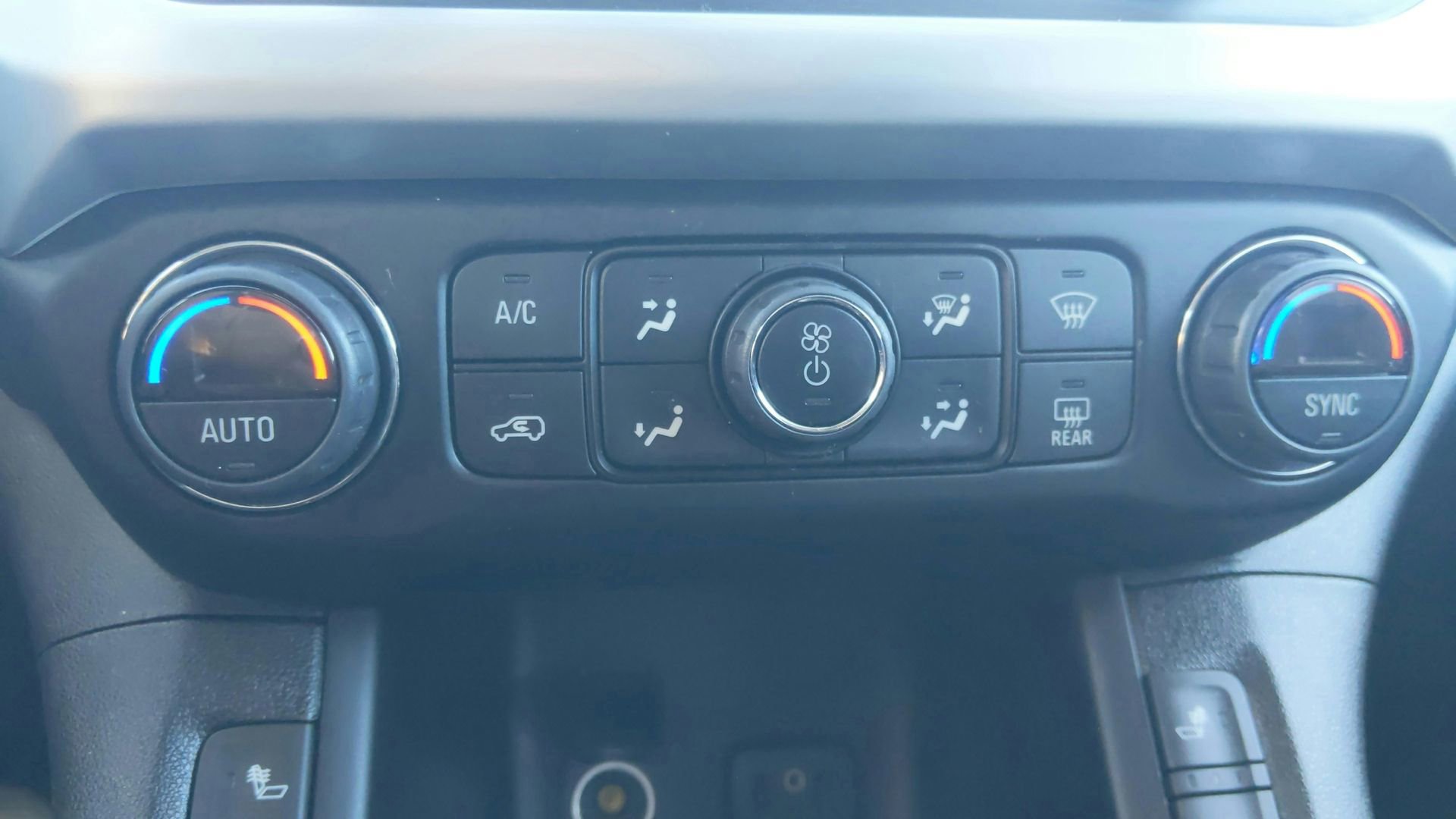 Used 2019 GMC Acadia SLE image 27