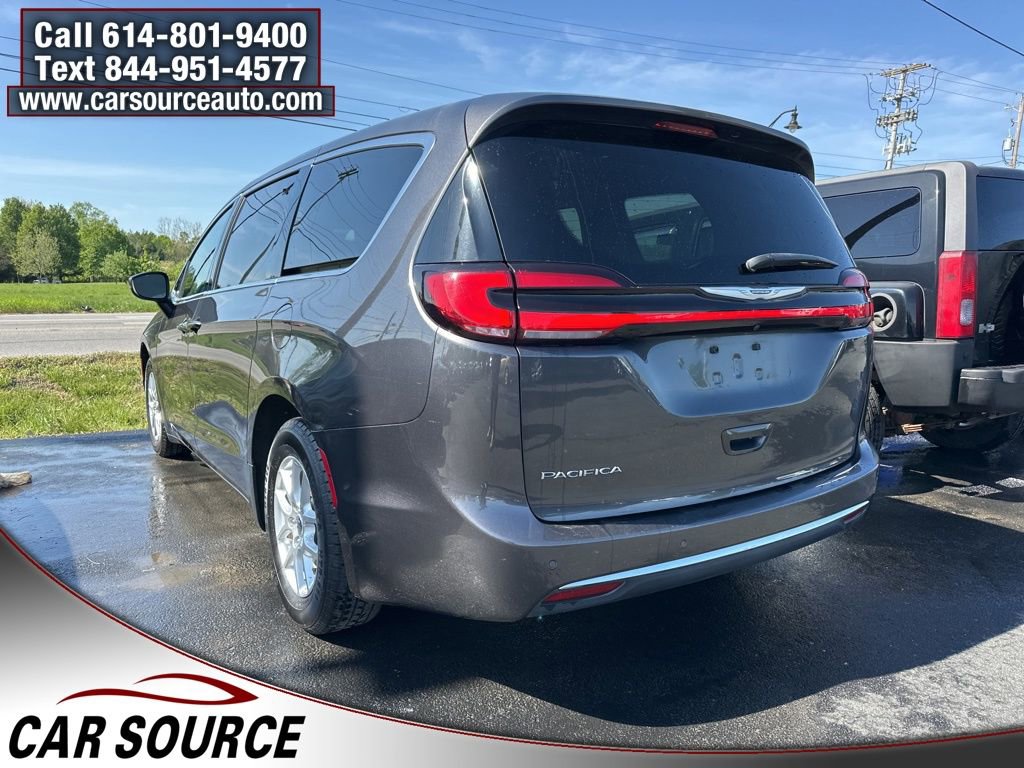 Used 2023 Chrysler Pacifica Touring-L image 5
