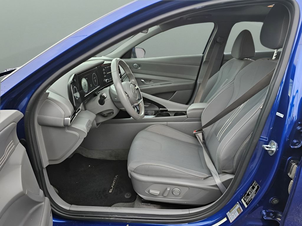 Used 2022 Hyundai Elantra SEL w/ Convenience + Premium Package FWD image 17
