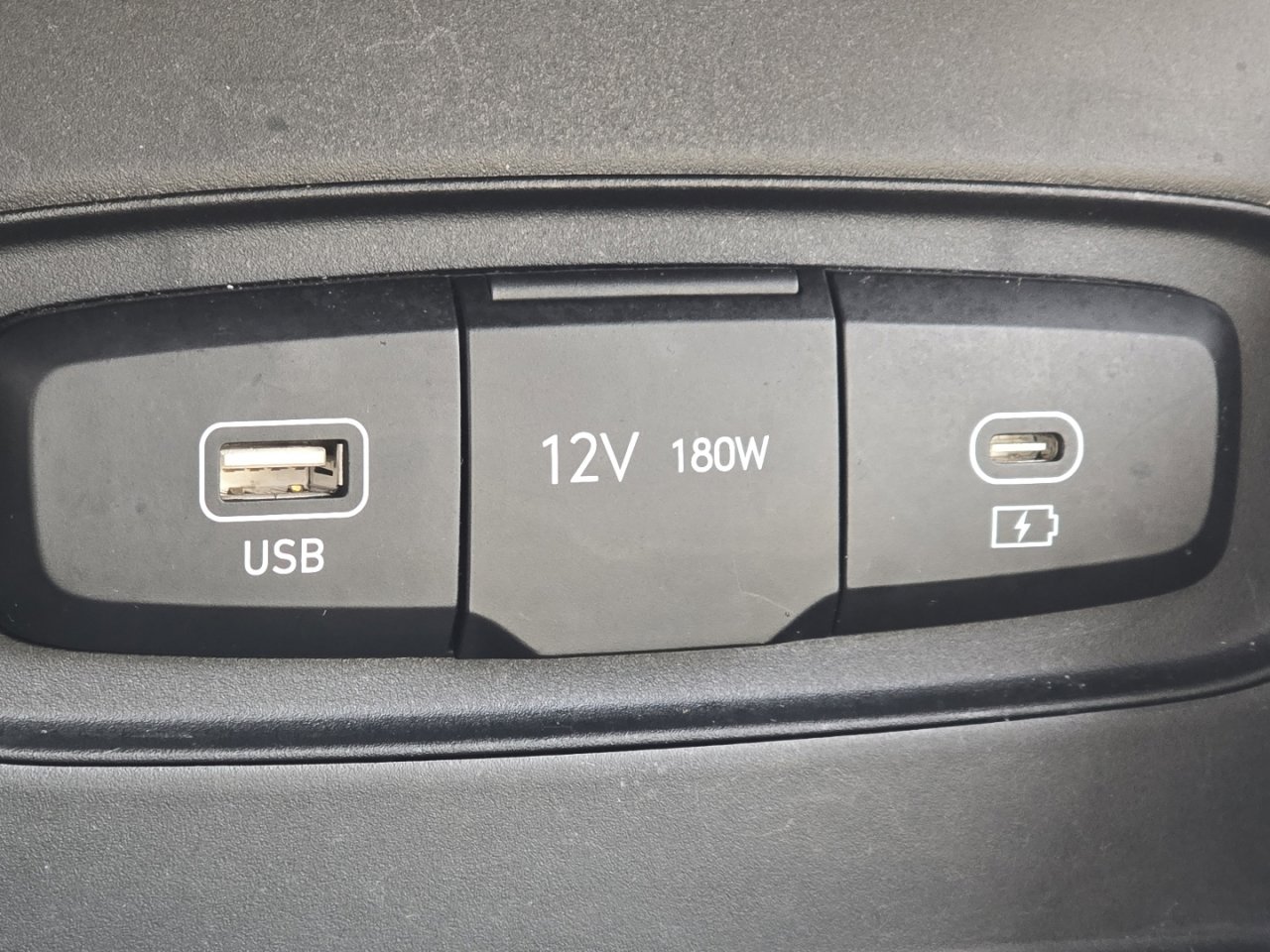 Used 2025 Hyundai Venue SEL image 8