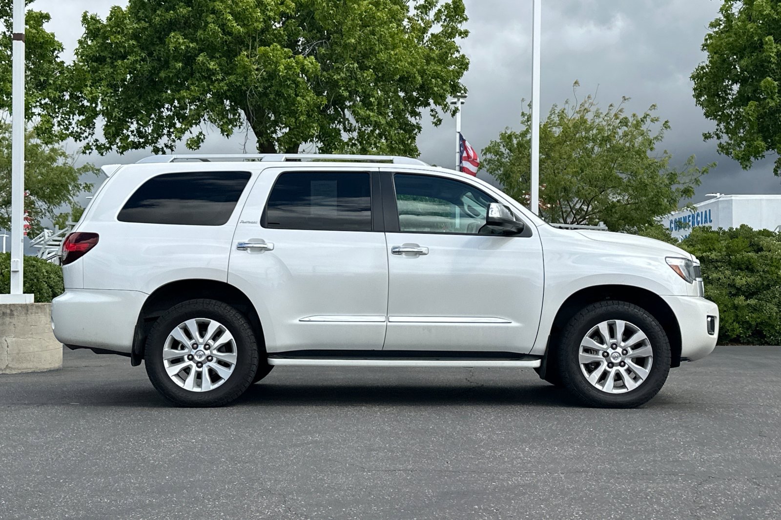 Used 2021 Toyota Sequoia Platinum AWD/4WD image 3