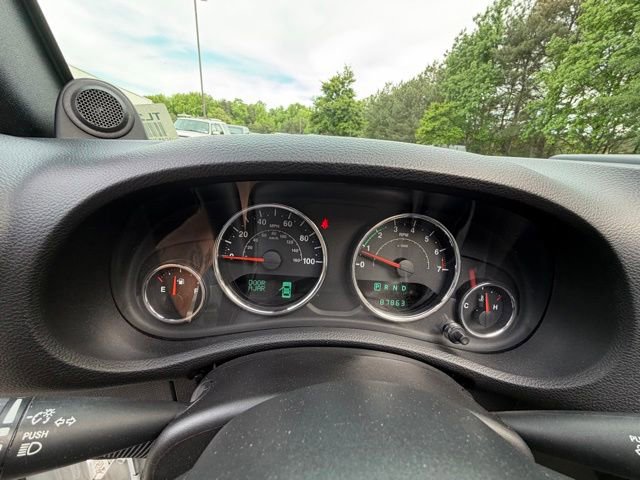 Used 2014 Jeep Wrangler Unlimited Sahara w/ Connectivity Group AWD/4WD image 10