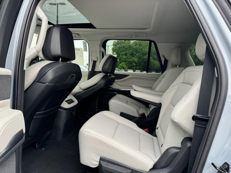 New 2025 Lincoln Navigator L Reserve image 12