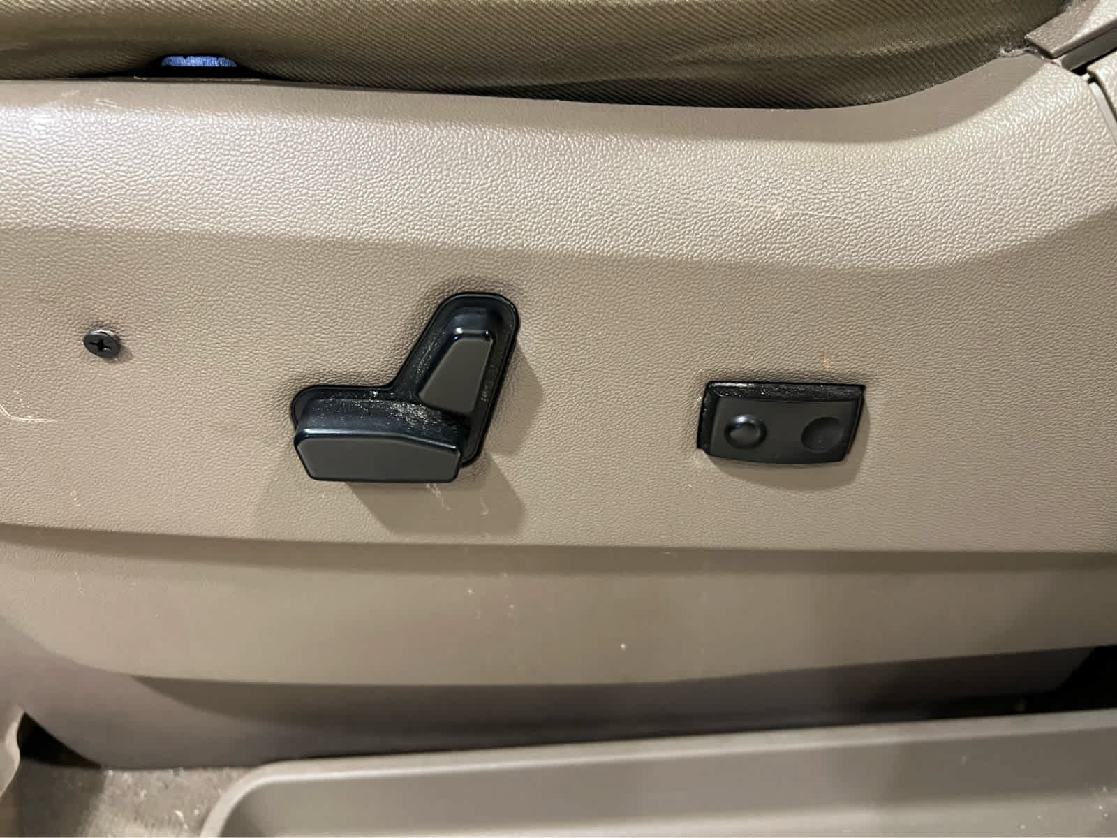 Used 2015 Chrysler Town & Country Touring-L w/ Driver Convenience Group FWD image 14