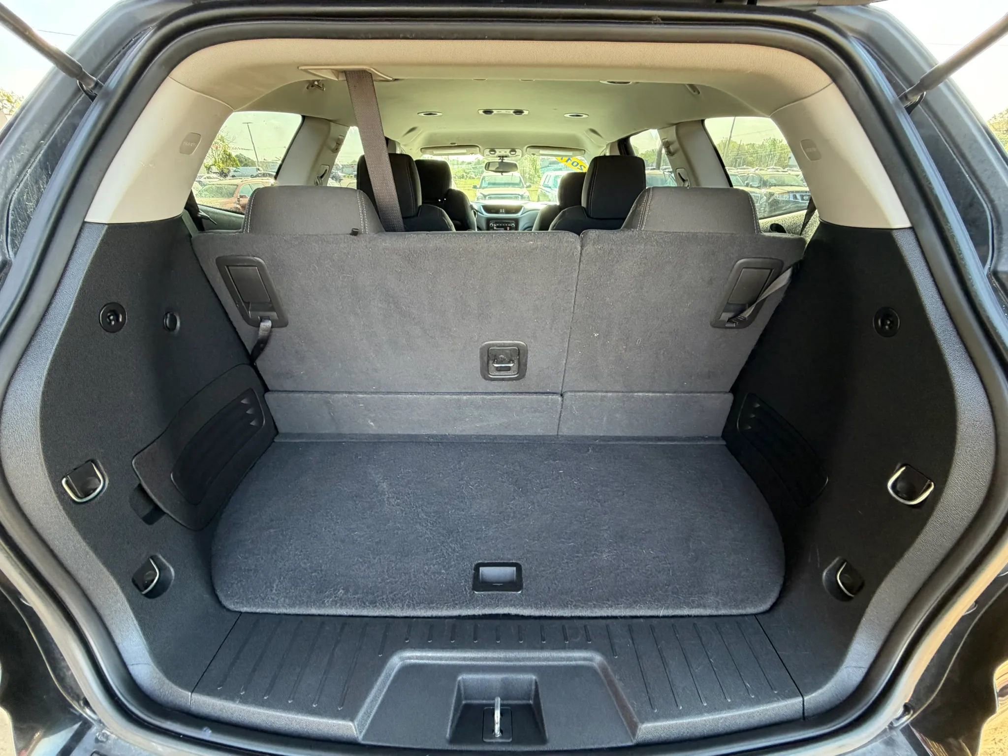 Used 2017 Chevrolet Traverse LT w/ Style and Technology Package FWD image 11