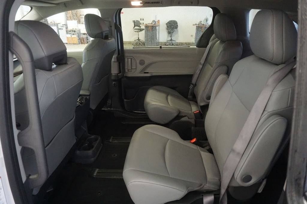 Used 2024 Toyota Sienna XLE w/ XLE Plus Package image 23