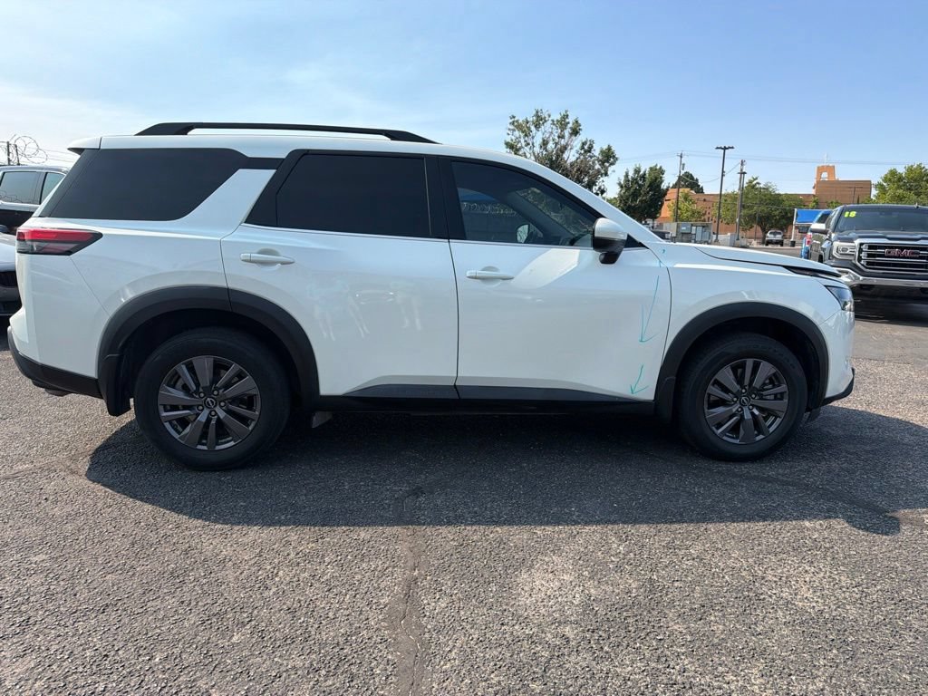 Used 2024 Nissan Pathfinder SV FWD image 4