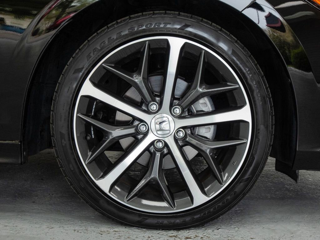 Used 2022 Honda Civic Touring image 11