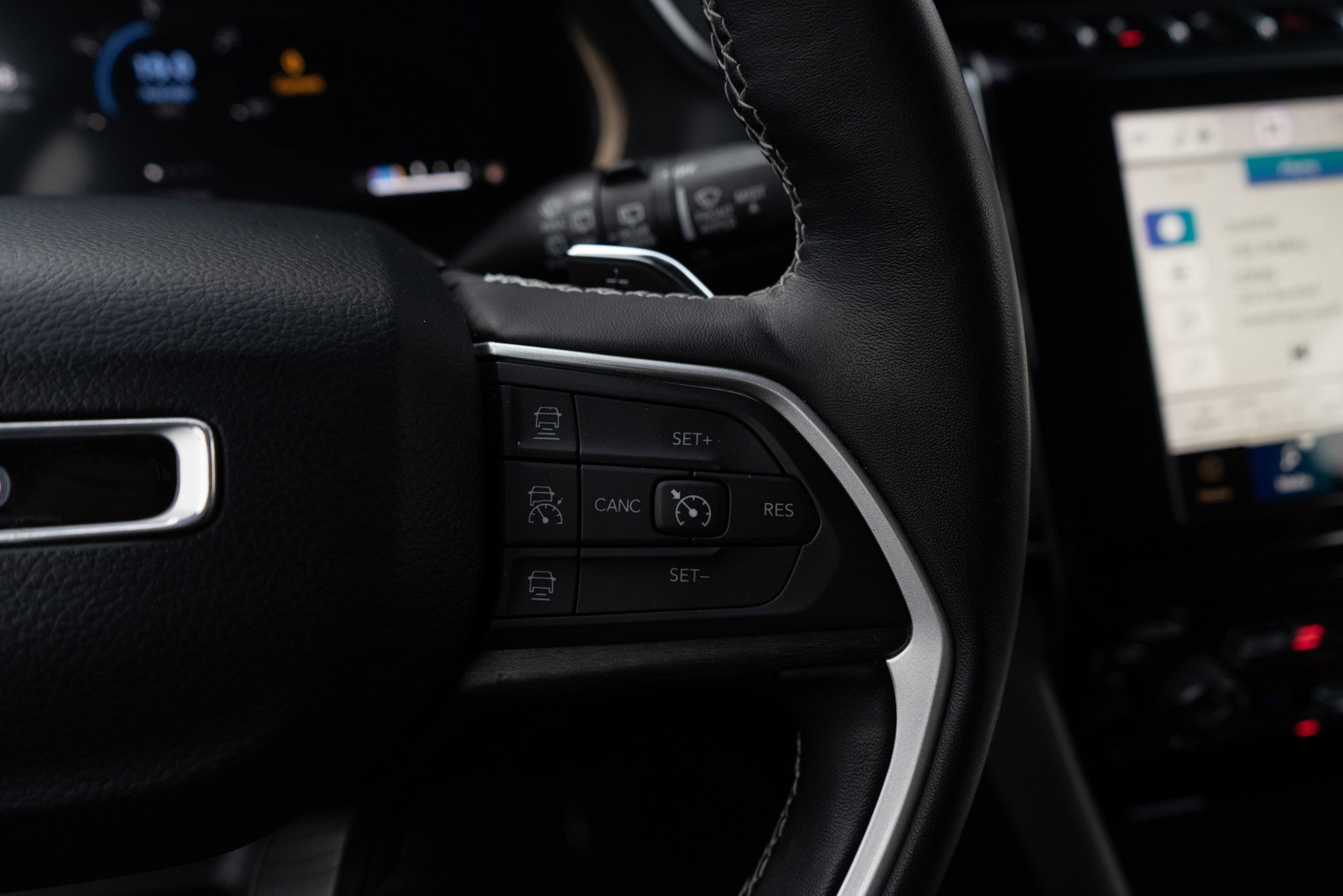 Used 2022 Jeep Grand Cherokee Limited image 22