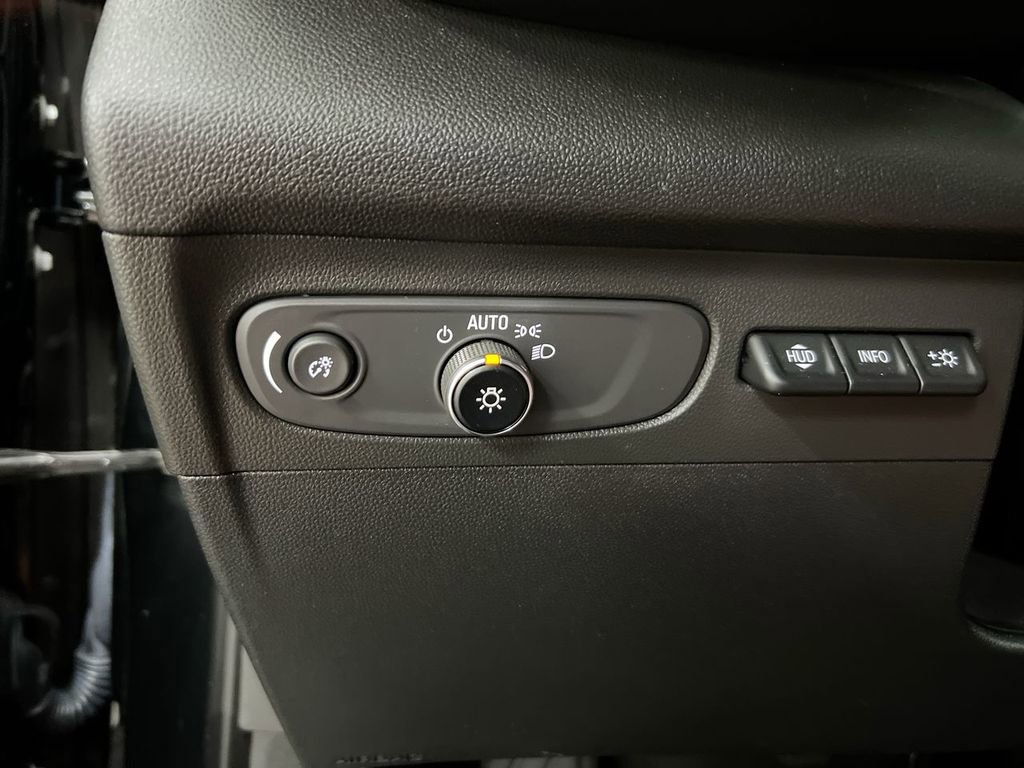 Used 2023 Buick Envision Avenir AWD/4WD image 19
