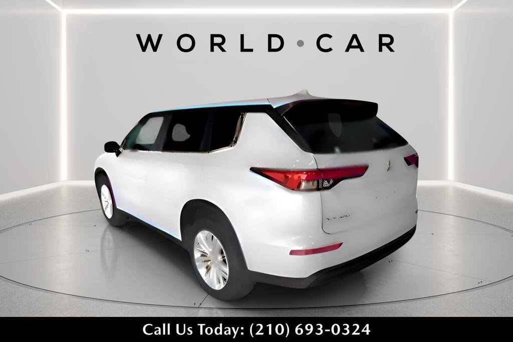 Used 2024 Mitsubishi Outlander ES image 5
