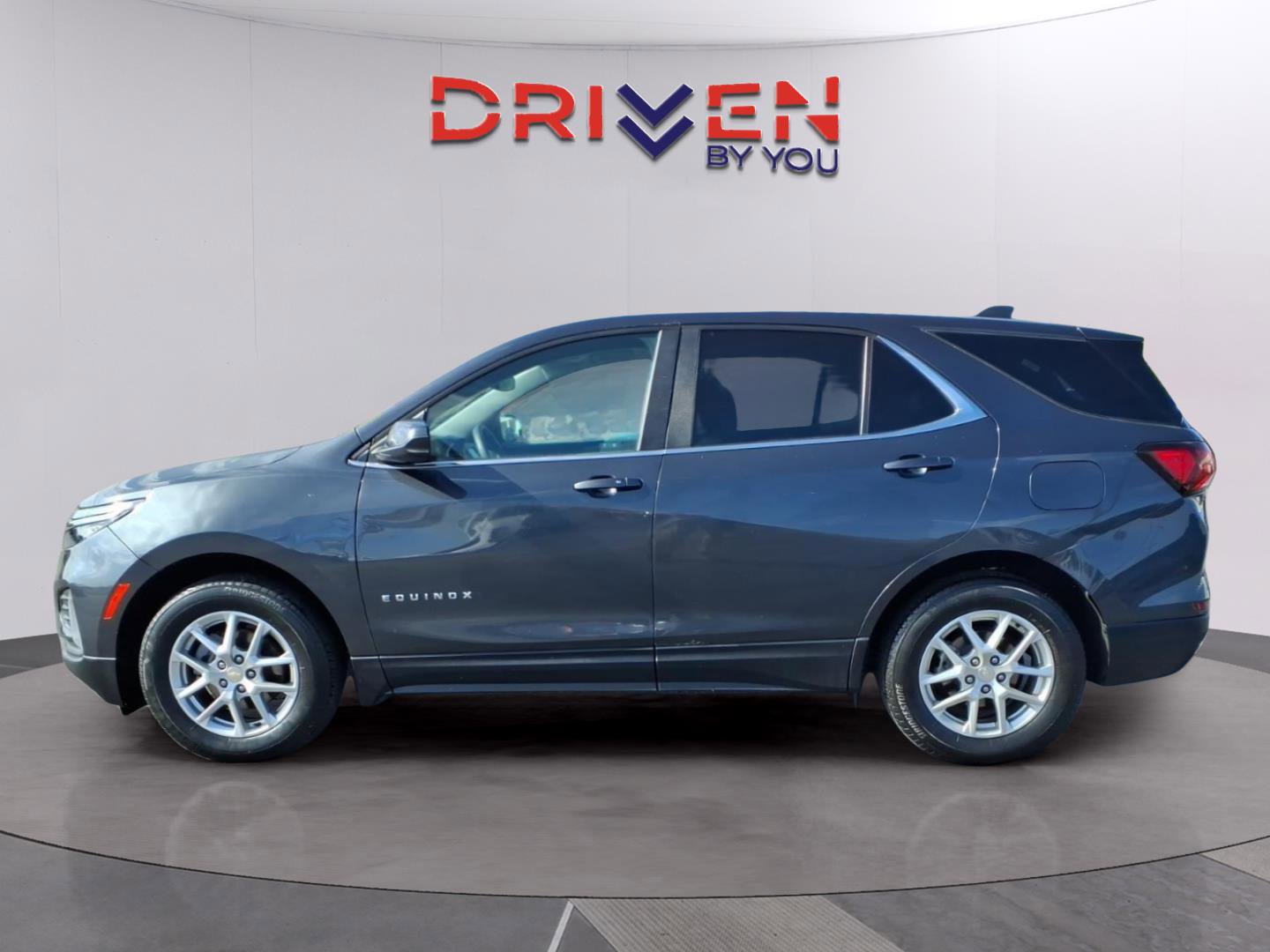 Used 2023 Chevrolet Equinox LT AWD/4WD image 2