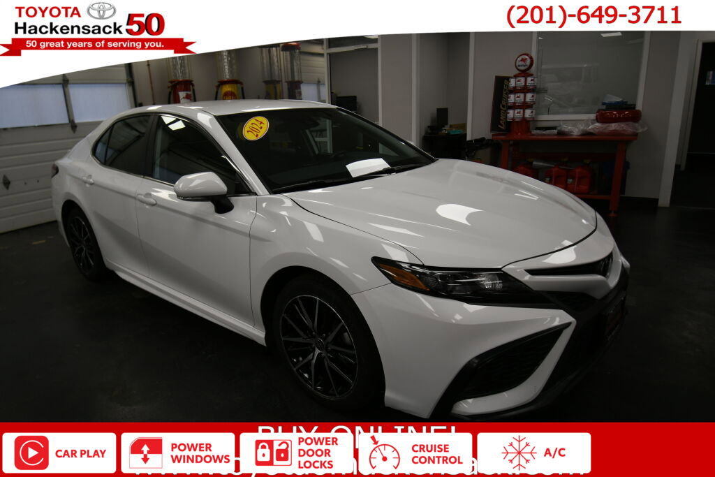 Certified 2024 Toyota Camry SE image 1
