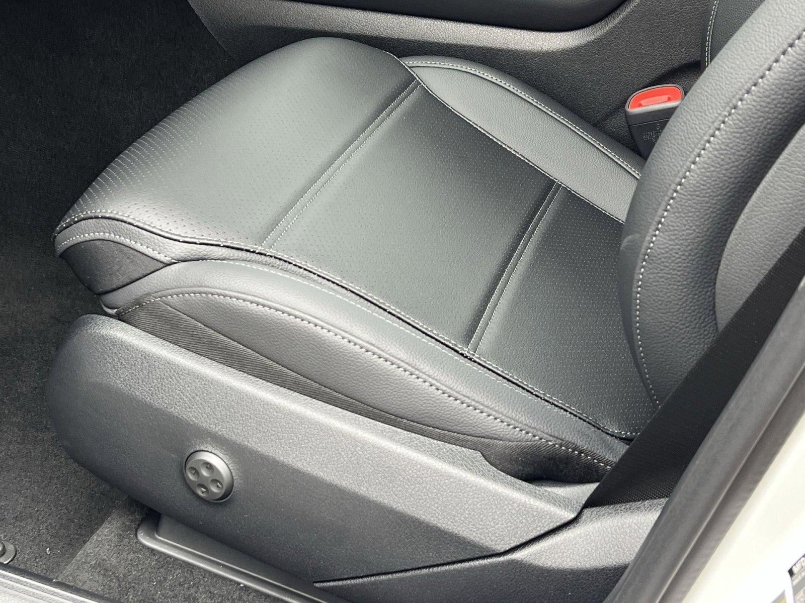 New 2026 Mercedes-Benz GLC 300 4MATIC image 12