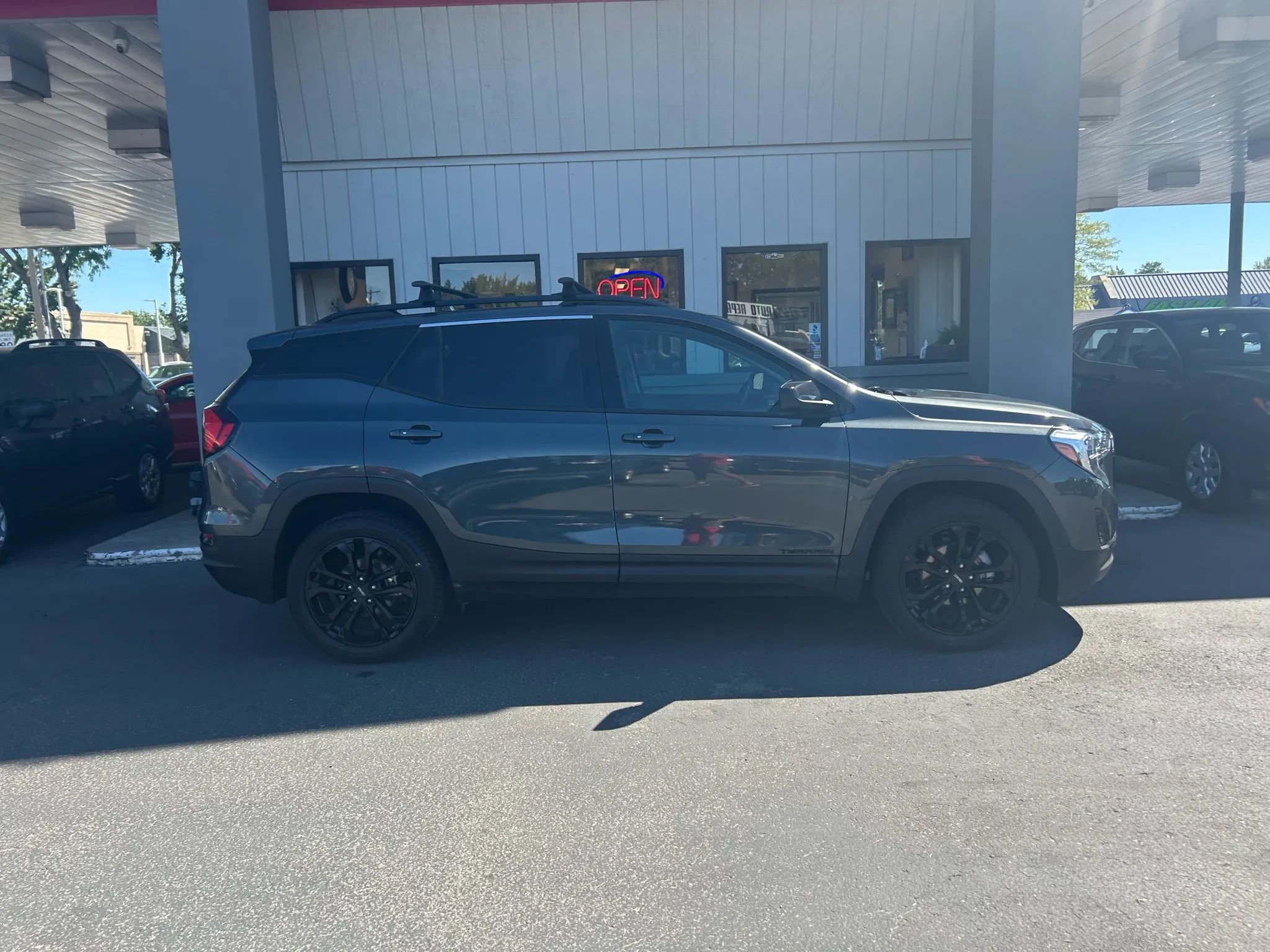 Used 2021 GMC Terrain SLE w/ Driver Convenience Package image 32