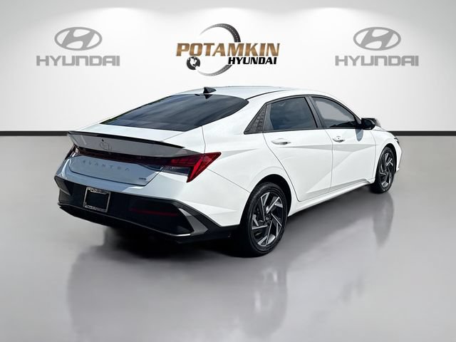 Certified 2025 Hyundai Elantra SEL FWD image 5