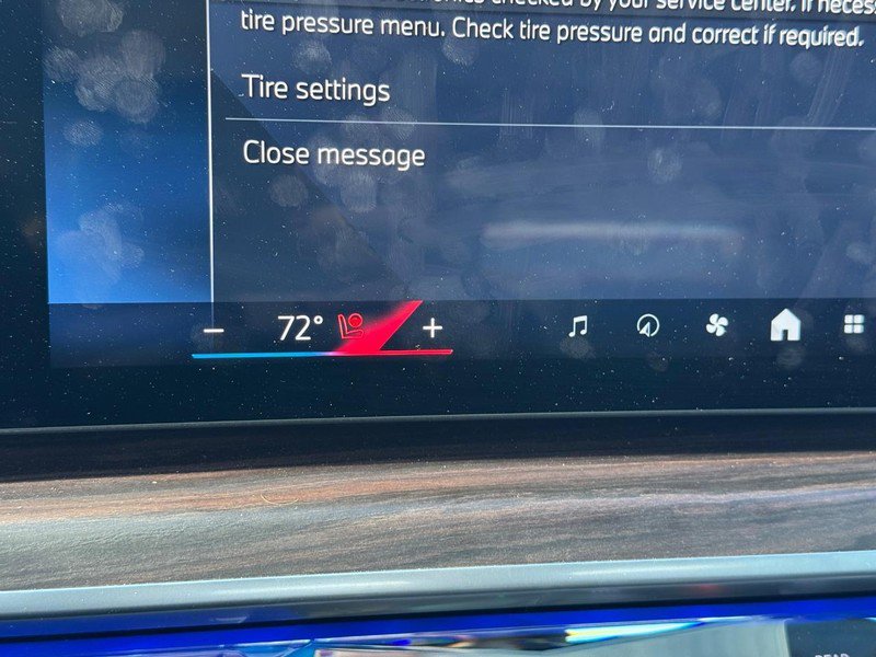 Used 2023 BMW 760i xDrive image 21