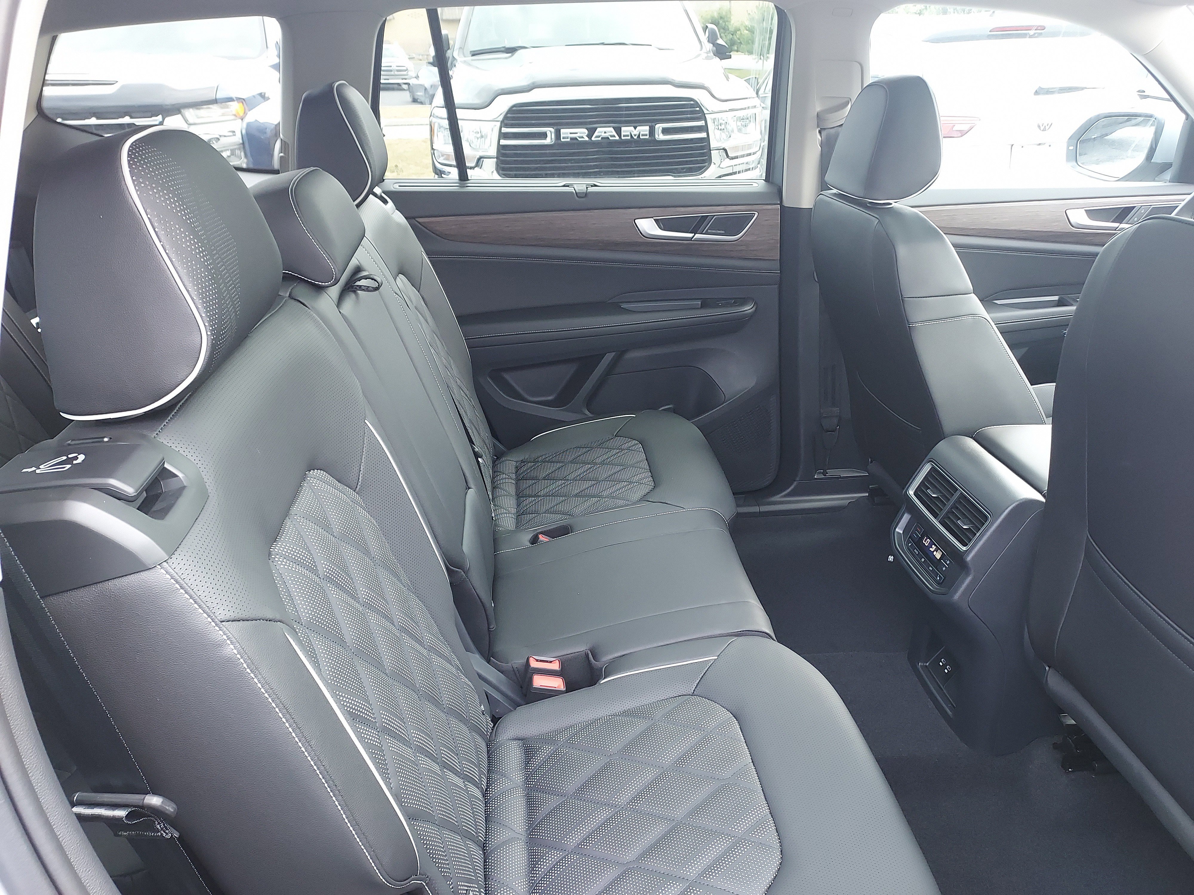 New 2026 Volkswagen Atlas SEL Premium R-Line image 24