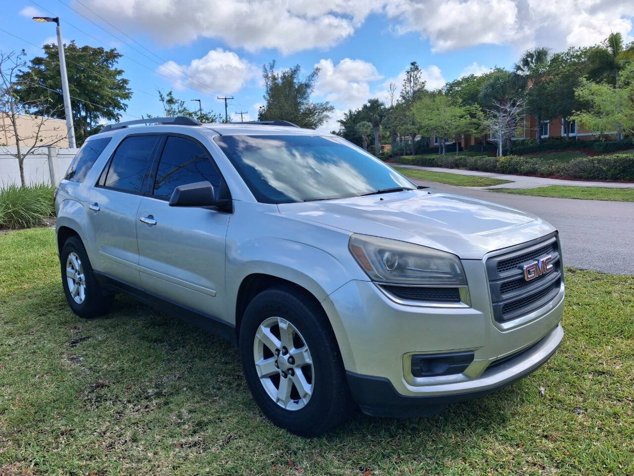 Used 2013 GMC Acadia SLE image 4