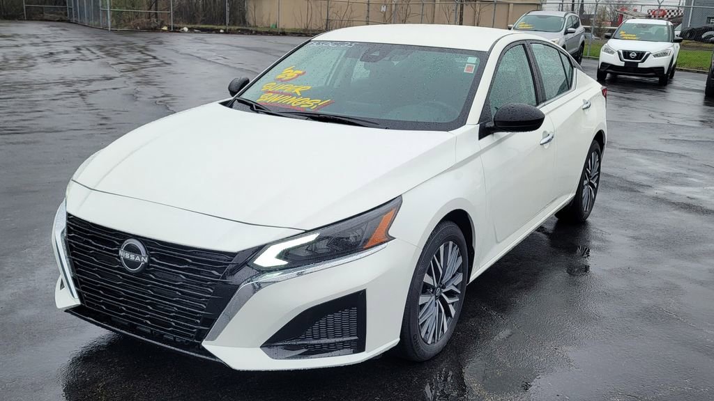 Used 2025 Nissan Altima 2.5 SV image 3