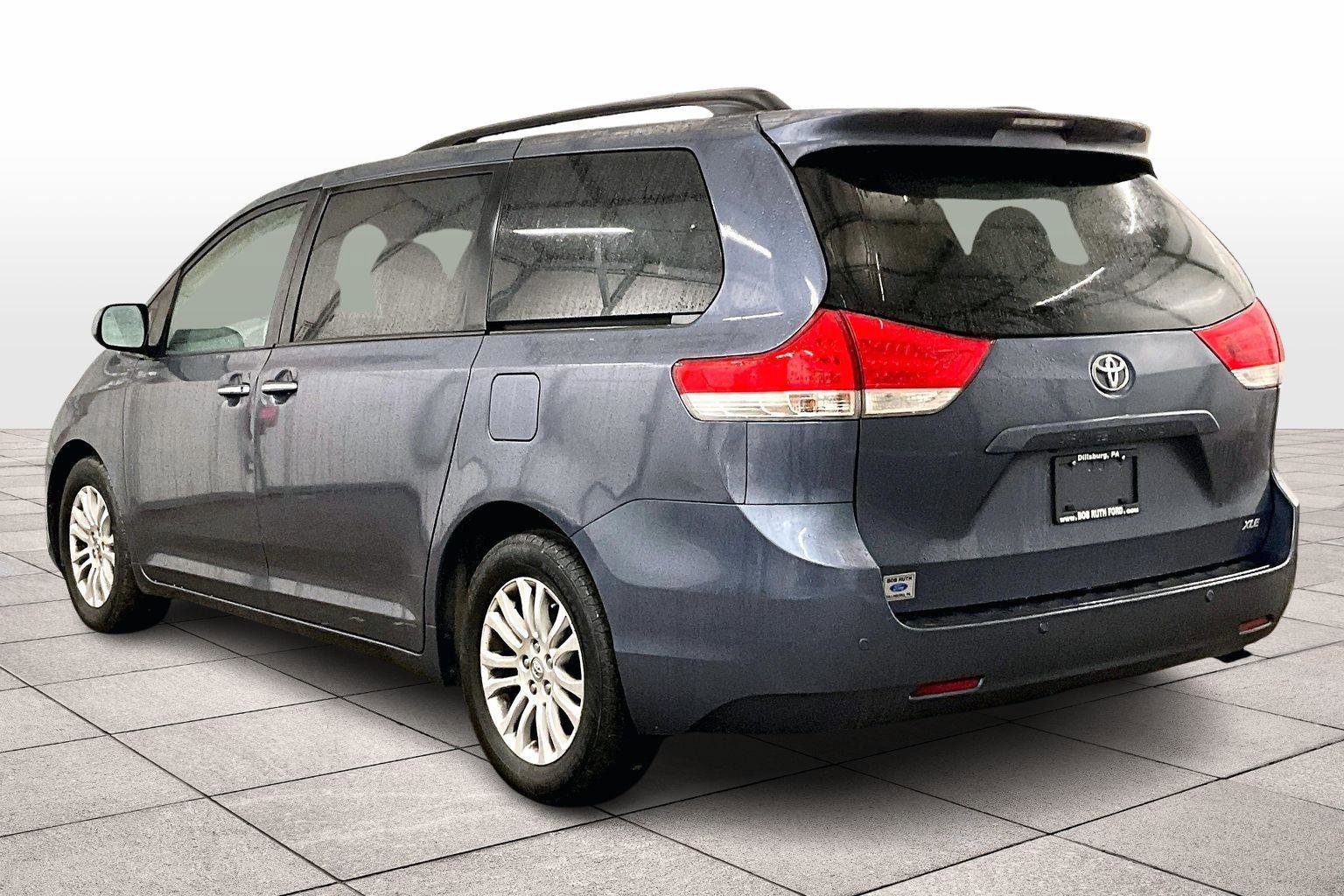 Used 2014 Toyota Sienna XLE image 11