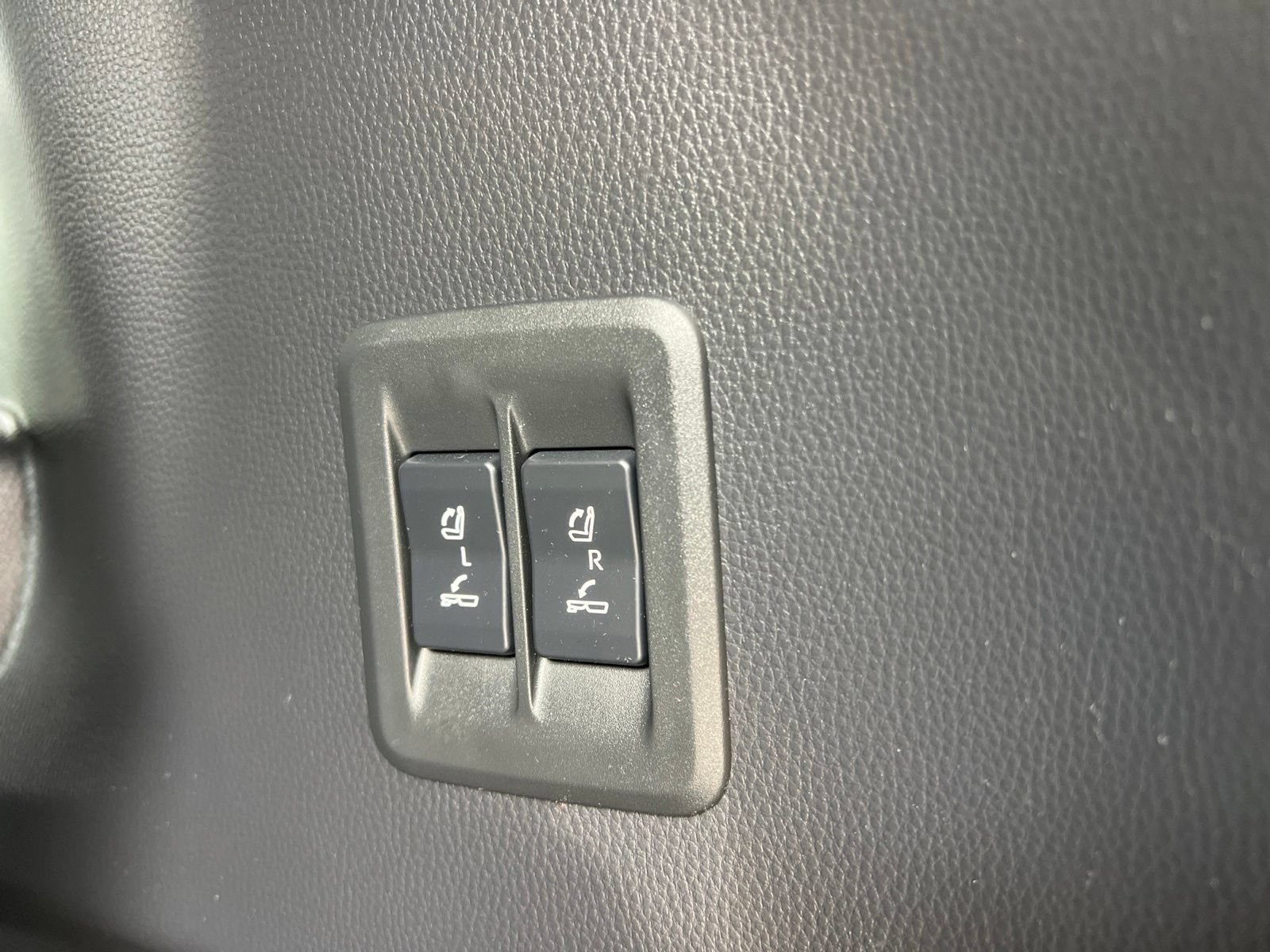 Used 2025 Lexus GX 550 w/ Accessory Package (2T) AWD/4WD image 33