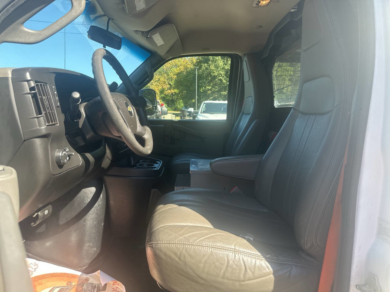 Used 2018 Chevrolet Express 2500 w/ Driver Convenience Package image 10