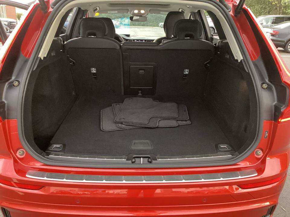 Certified 2024 Volvo XC60 B5 Plus w/ Protection Package Premier AWD/4WD image 19